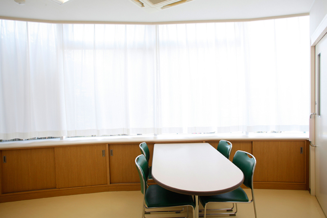 面談室：　治療についてのご相談、治療スケジュール調整など、患者様とのお打ち合わせはこちらで行います。